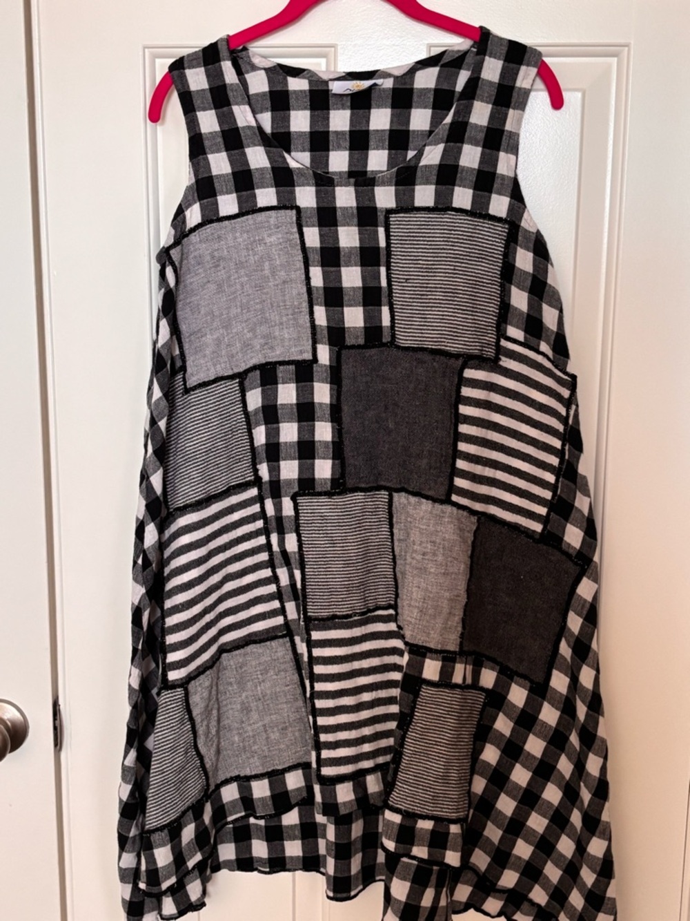Dunes Relaxed Fashion Black & White Gingham Sleeveless Tunic